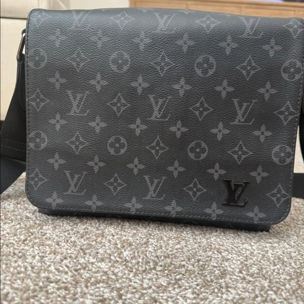 Louis Vuitton District PM ✨✨